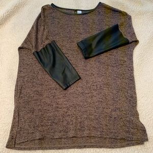 Women’s faux leather trim lightweight top